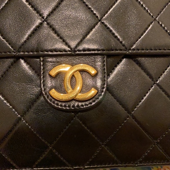 SOLD🔥🔥🔥Chanel Vintage Classic Flap Bag - Picture 3 of 17